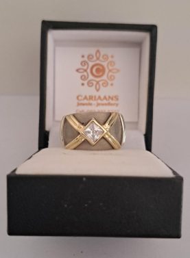 9 ct Gold silwer square stone ring